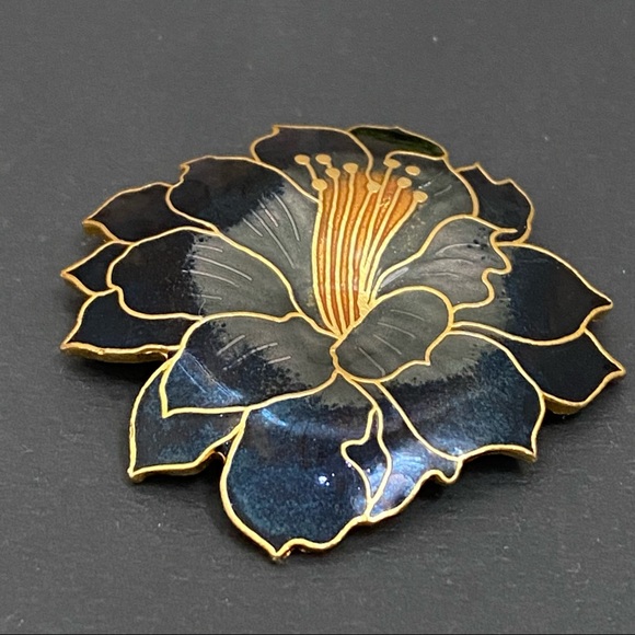 Vintage Unsigned Black Flower Enameled Brooch - Picture 8 of 12